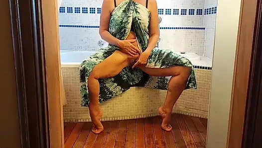 Selena'nın Pareo'da seks oyunlarından çıkışı