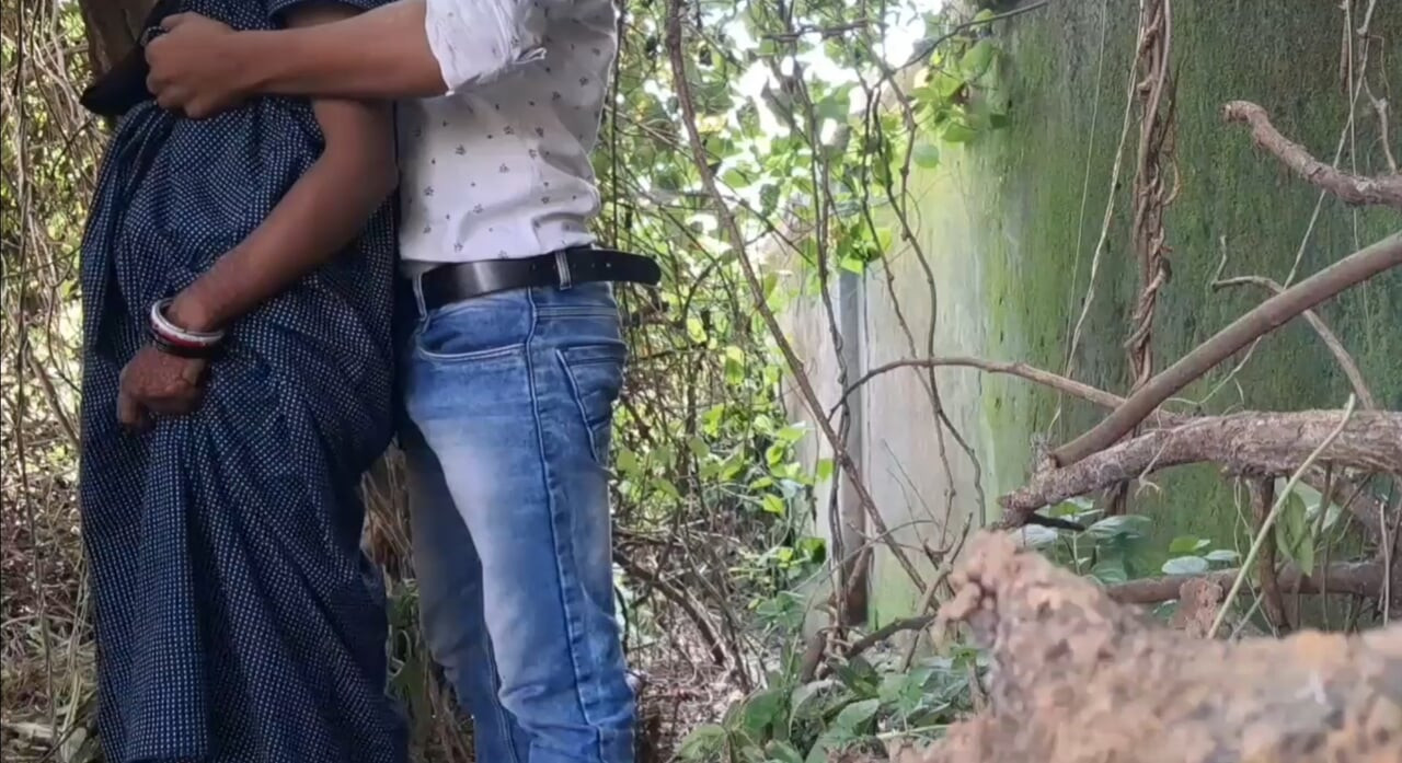 Bengalli teyze mülkümde dışarıda seks yapıyor