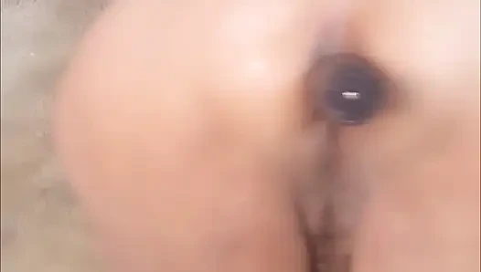 Nine dildom ve kıllı amcığımla yaramaz zaman geçiriyor