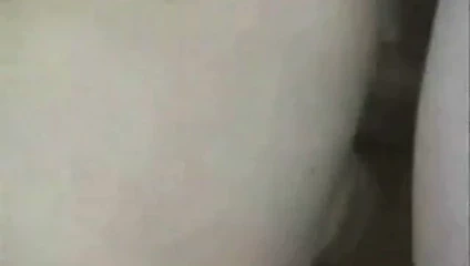 Tıraşlı esmer berbat sikikleri ve kırlangıçlar