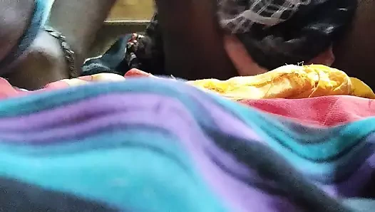 Pakistanlı ateşli amcığım sikiliyor ve sonra amcığımın suyunu çıkardım ve kalın sünnetli yarağına bindim