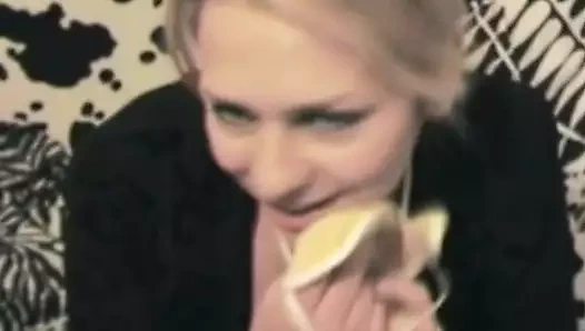 Sarışın bomba tombul bir arzu ve seks tanrıçası