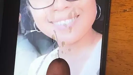 Gözlüklü bu sevimli kıza twitter'dan bir hediye istedi