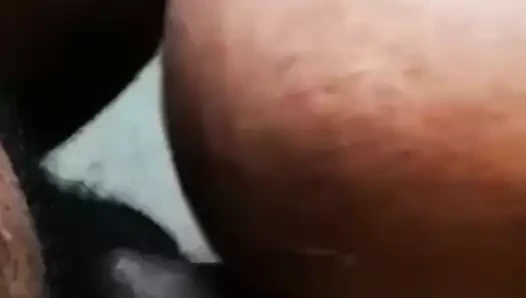 Yarak üstünde oturup kalkıyor