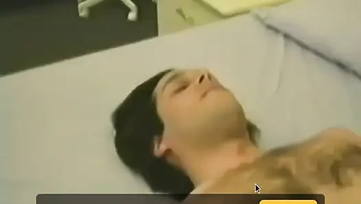 Sıkı memeli esmer götüne döl alıyor