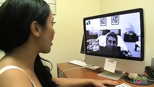 Kamera kızı en büyük hayranı tarafından amını siktiriyor