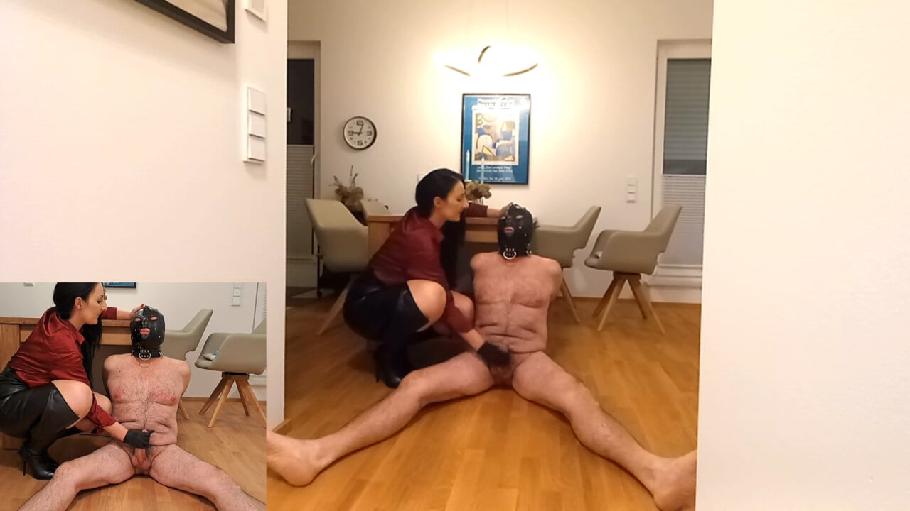 Taşaklar eziliyor ve mastürbasyon yapıyor