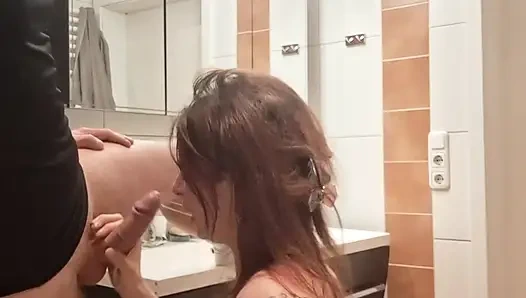 Tuvalette sikişiyor