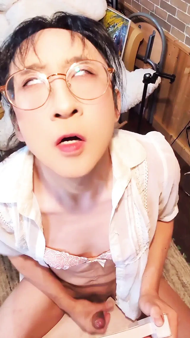 I want you to my anus. I am transgender in Japan. When you put a in your anus, you fall into pleasure like an electric shock. I couldn't stand the waves of comfort that were rising and couldn't help but scream. I want to have a pleasant anal masturbation