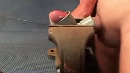 Kronik mastürbatör bir pvc tüp kambur