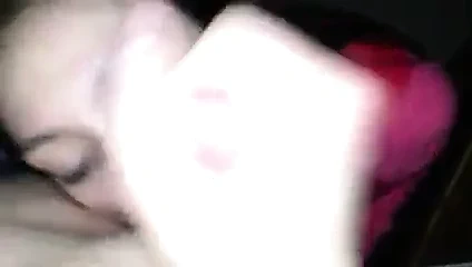 Sevimli küçük sürtük boşalıyor 3