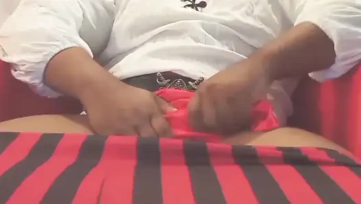 Korsan cosplayer mastürbasyon yapıyor
