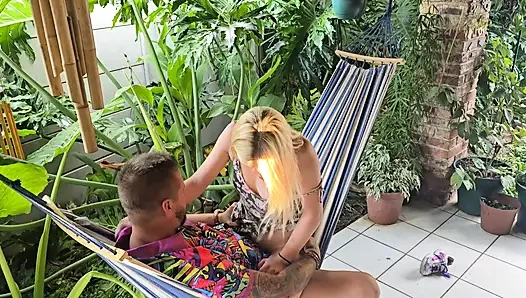 Hawaii tatilinde sürtük kız arkadaş üstte