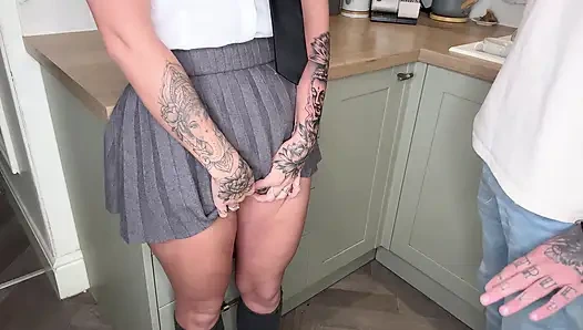 Üvey kız cezalandırılıyor