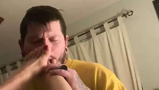 Kız arkadaşlarımın seksi ayak parmaklarını yalama ve emme!