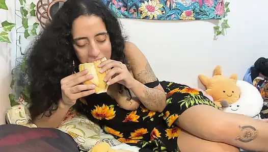 Kıllı amcık tanrıçasıyla kahvaltı