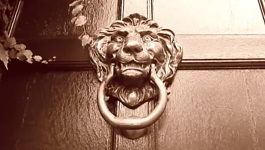 Gözlüklü sofistike hatun arkadaşıyla kafa kafaya vermekten çok mutlu