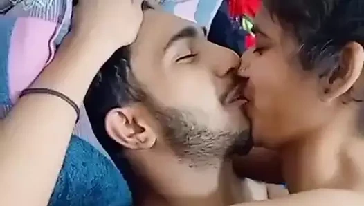 Hintçe viral açık havada videoda Delhili kız