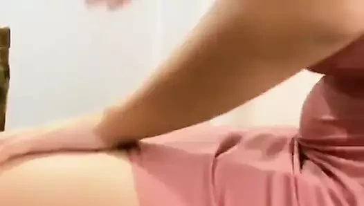 Büyük memeli Hintli genç kız