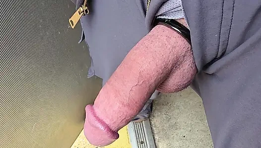 Hayran yakın çekim istiyor yarak halka sidik videosu