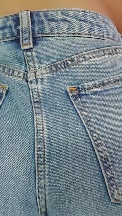 En iyi amatör azdırma: mini şort ve gerçek kıvrımlar. Seksi yenge yırtık şortla dans ediyor - karım yaramazlık yapıyor | Klip 2