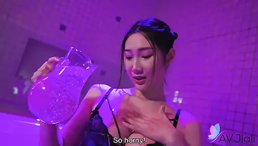 Meşgul tanrıça Li Er ile slime fetişi