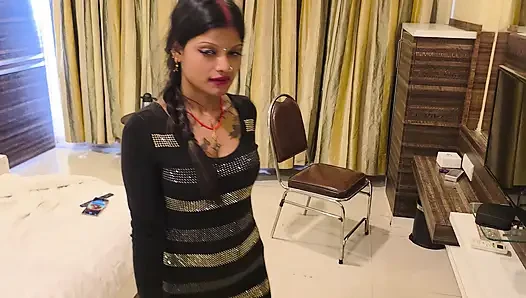 Hintli desi Bhabhi ko akela dekh ke dewar Bhabhi ko pel diya