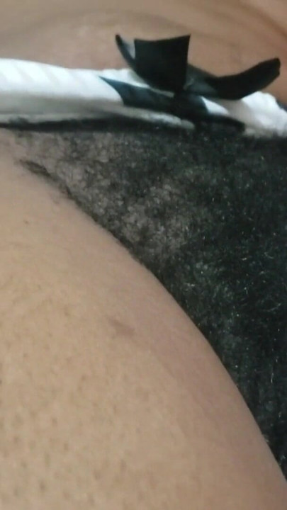 Süper seksi orta yaşlı seksi kadın tombul özgüvenle amını gösteriyor, olgun cazibesi ve cesur şehvetli bir sahnede güçlü kimya | Klip 1