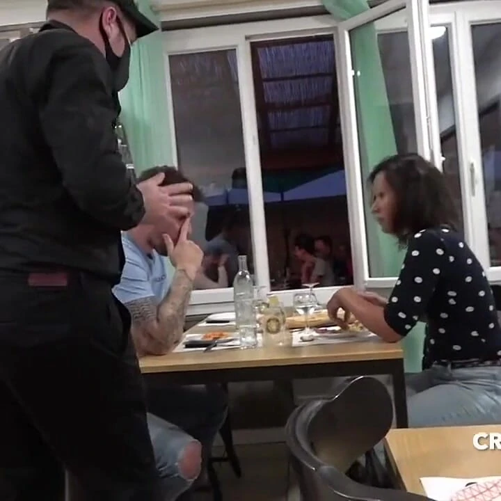 Restoranda heteroseksüel tarafından sikiliyor