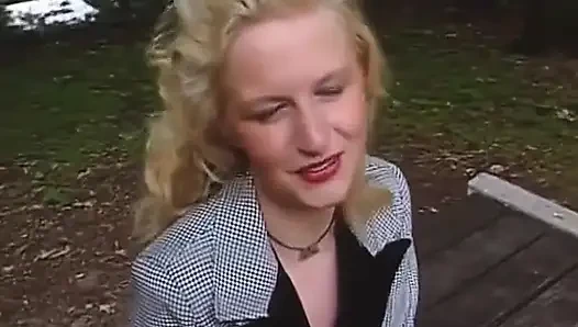 Bu Alman sarışın kızın ilk oyuncu seçmelerinde özel zamanlarını izle