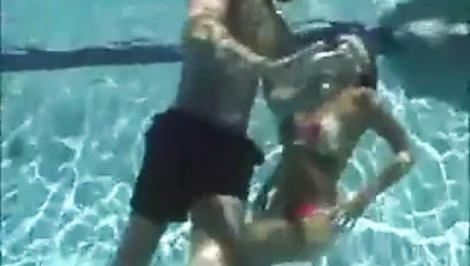 Kumlu şövalye havuz partisi