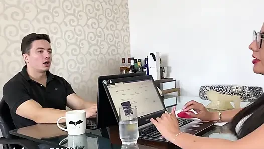 Kiffa Bir Ofis Çalışanı