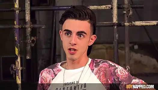 İtaatkar Jesse Evans efendi Kane'den sakso çektikten sonra boşalıyor