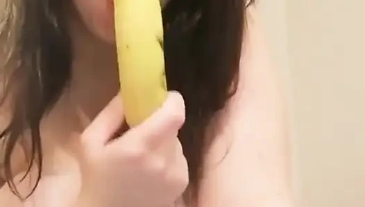 Mastürbasyon yapıyor ve emiyor