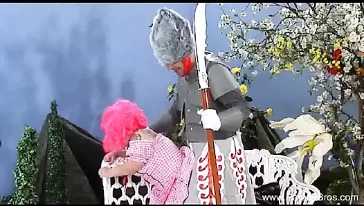 Tombul spor salonu kıllı cüce büyük adamla sikişiyor