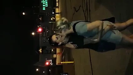 sadece 2 sıcak sluts lanet dışarı