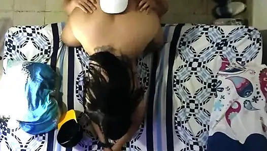 Multiorgamik üvey kız kardeş dört ayak üzerinde sikilirken birkaç kez fışkırtıyor