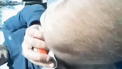 Yakışıklı baba güneş alarak 230219