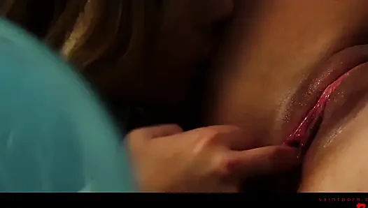 Dorothy Black ve Amabella'nın boşalmak için erkeğe ihtiyacı yok