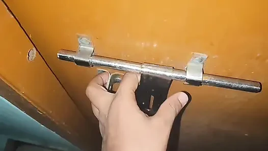 Sürtük at kuyruklu kız öğrenci üvey amcasını büyük yarakla sikiyor