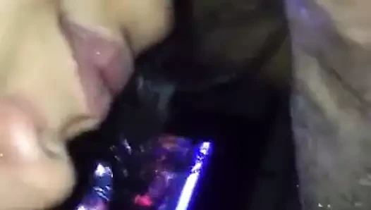 Kız kardeş kardeşinin sikini emiyor