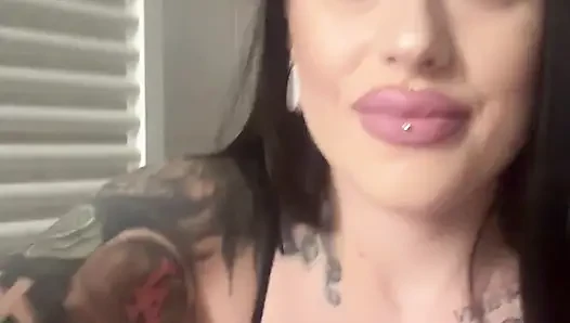 Hot Girl Ayakları Sunuyor
