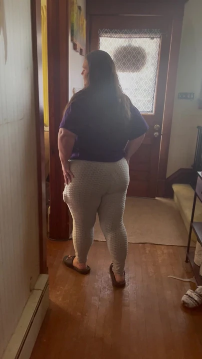 Pawg mallarını gösteriyor