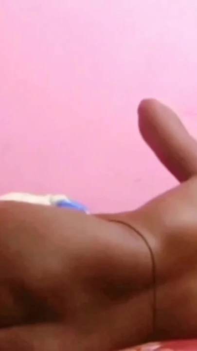 Tam sünnetsiz üçlü grup seks: desi tamil olgun evli kadınlar renu ve lux kocayla zevk alıyor