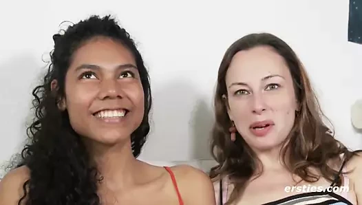 İki kirli orman perisi açık havada cıvıl cıvıl oluyor