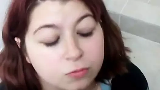 Sevimli kız büyük boşalma alıyor