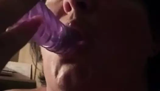 Büyük memeli şişman tavşan emiyor