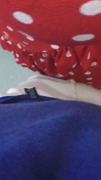 Прикоснулся к его члену в поезде, чтобы увидеть его реакцию, и ему понравилось!