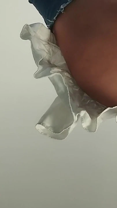 Yaramaz seksi orta yaşlı seksi kadın çıplak kıyafetler deniyor. Latin kıllı amcık yatakta kıyafetleri deniyor. | Klip 2