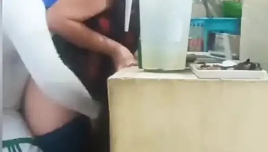 Hizmetçi patronu tarafından sikiliyor, karım neredeyse bizi yakalıyor